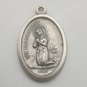 St Bernadette Lourdes Mary Italy Silver Tone Catholic Apparition Medal Pendant